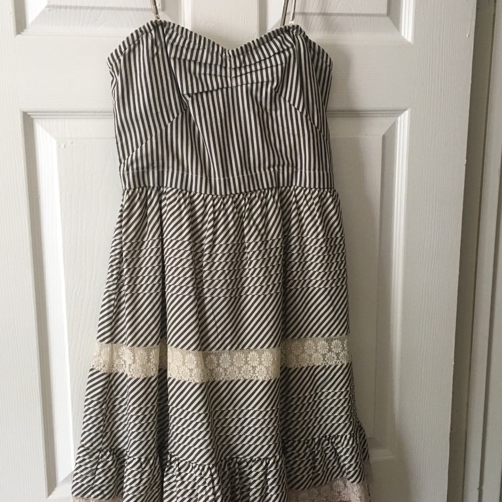 Dress - Picture 5 of 5